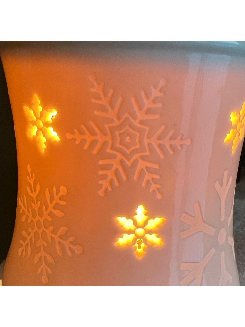 SCENTSY Blizzard White Ceramic Wax Warmer - Picture 9 of 9
